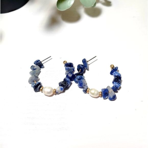 𝅺LULU Pearl and Sodalite Chip Hoop Earrings - Picture 3 of 5